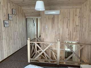 Дома для отпуска Holiday home with sauna in Pochaiv Почаев Двухместный номер с 1 кроватью, вид на парк-4